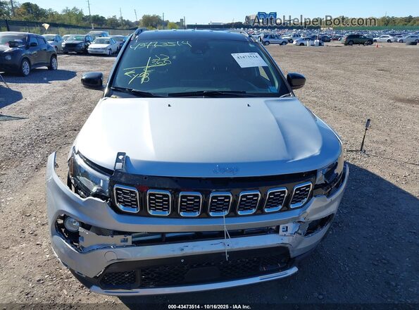 3C4NJDCN8RT146857 2024 JEEP COMPASS Silver Սարքավորումների վահանակի տեսք