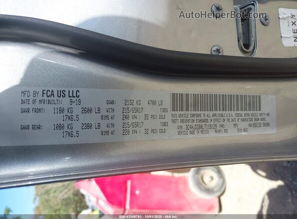 3C4NJDDB0LT119129 2020 JEEP COMPASS Silver Engine compartment view