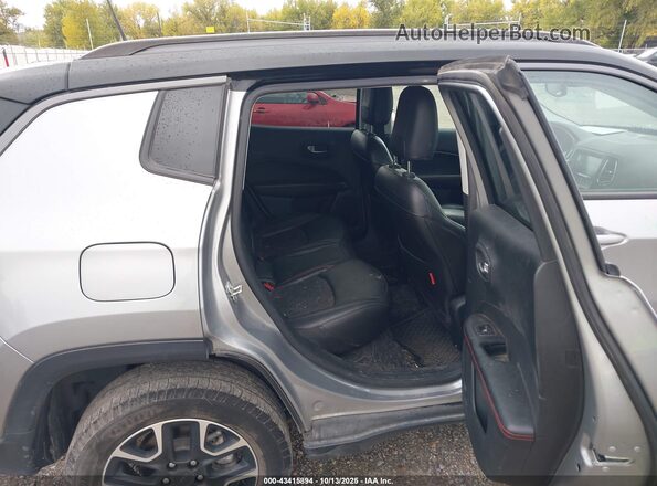 3C4NJDDB1LT193899 2020 JEEP COMPASS Gray VIN կոդի պիտակի տեսք