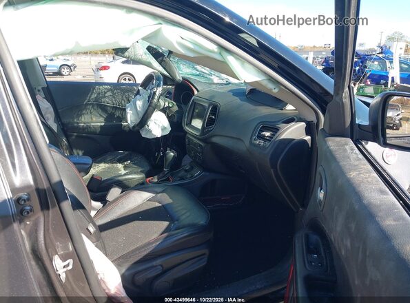 3C4NJDDB2LT232757 2020 JEEP COMPASS Gray Front interior view