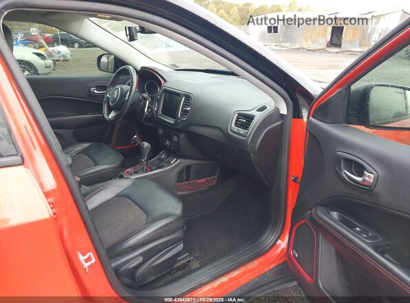 3C4NJDDB4LT130442 2020 JEEP COMPASS Orange Widok wnętrza z przodu