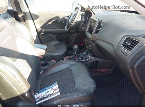 3C4NJDDB6LT177651 2020 JEEP COMPASS Black Вид салону спереду