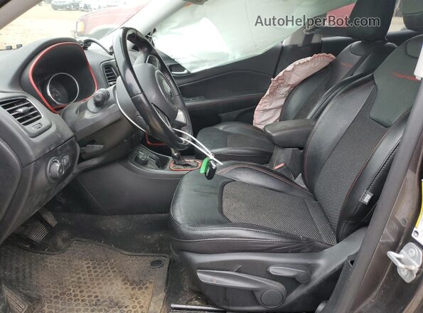 3C4NJDDB7LT163175 2020 JEEP COMPASS Gray Widok wnętrza z przodu