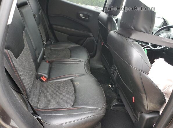 3C4NJDDB7LT163175 2020 JEEP COMPASS Gray Widok wnętrza z tyłu