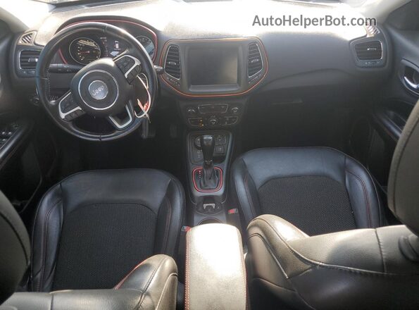 3C4NJDDB8LT220967 2020 JEEP COMPASS Черный Вид панели приборов