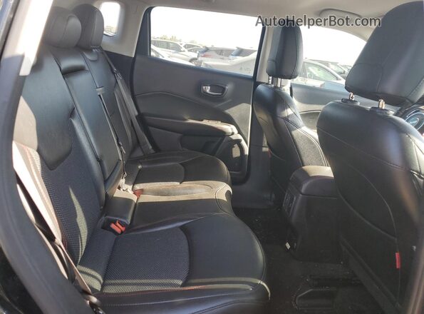 3C4NJDDB8LT220967 2020 JEEP COMPASS Черный Вид задних сидений