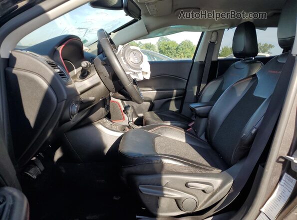 3C4NJDDB9LT214675 2020 JEEP COMPASS Black Вид салону спереду