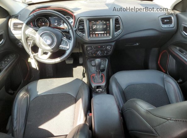 3C4NJDDBXLT163395 2020 JEEP COMPASS Gray Dashboard view
