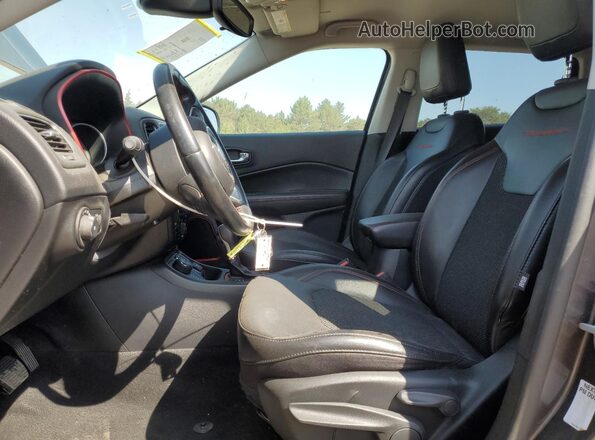 3C4NJDDBXLT163395 2020 JEEP COMPASS Gray Front interior view