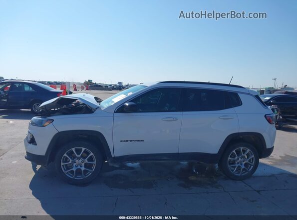 3C4NJDFB1NT153502 2022 JEEP COMPASS White 
