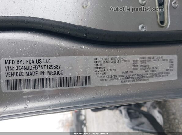 3C4NJDFB7NT129687 2022 JEEP COMPASS Silver Widok komory silnika