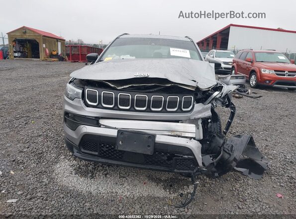 3C4NJDFB7NT129687 2022 JEEP COMPASS Silver Widok wnętrza z tyłu