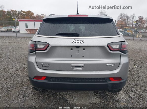 3C4NJDFB7NT129687 2022 JEEP COMPASS Silver 