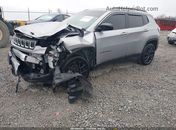 3C4NJDFB7NT129687 2022 JEEP COMPASS Silver Przód lewy