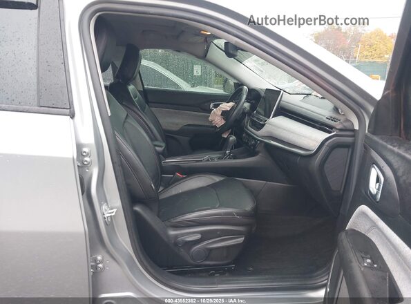 3C4NJDFB7NT129687 2022 JEEP COMPASS Silver Widok wnętrza z przodu