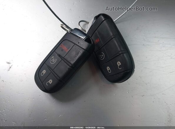 3C4NJDFB7NT129687 2022 JEEP COMPASS Silver Widok deski rozdzielczej