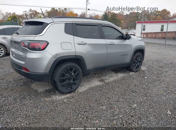 3C4NJDFB7NT129687 2022 JEEP COMPASS Silver Tył prawy