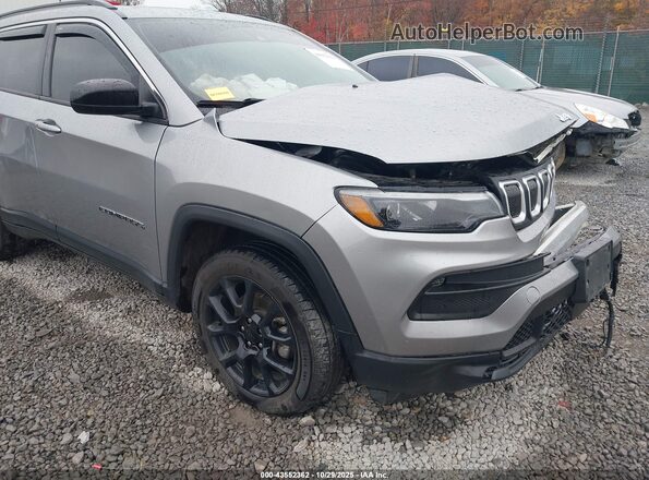 3C4NJDFB7NT129687 2022 JEEP COMPASS Silver 