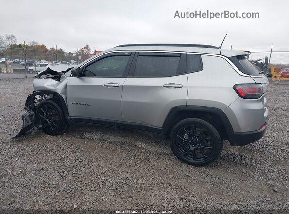 3C4NJDFB7NT129687 2022 JEEP COMPASS Silver 