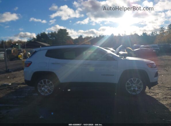 3C4NJDFN8RT104135 2024 JEEP COMPASS White Вид задньої частини салону