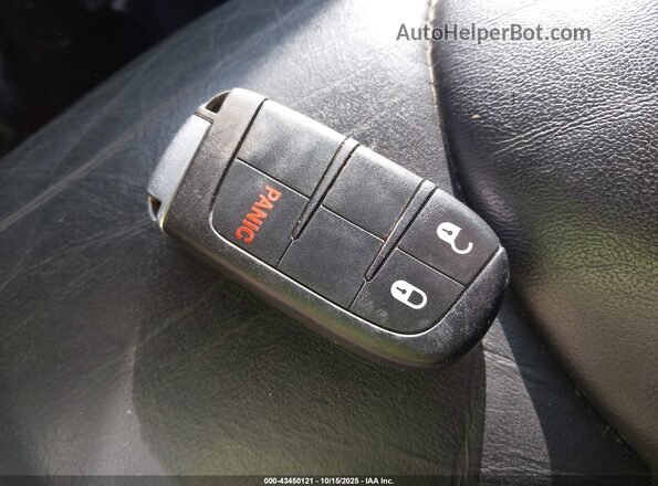 3C4PDCGB6LT201209 2020 DODGE JOURNEY Красный Вид панели приборов
