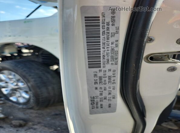 3C63R3PL1KG558417 2019 RAM 3500 White ძრავის განყოფილების ხედი