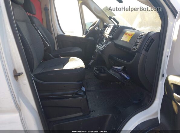 3C6LRVAG0NE115697 2022 RAM PROMASTER 1500 Белый Вид салона спереди