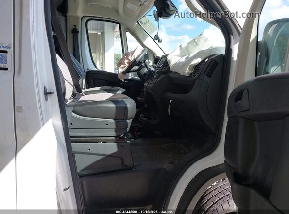 3C6LRVAG5NE132933 2022 RAM PROMASTER 1500 Белый Вид салона спереди