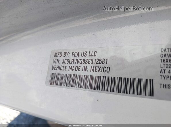 3C6LRVVG8SE512581 2025 RAM PROMASTER 2500 White Vista del compartimento del motor
