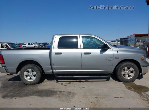 3C6RR6KT5MG663693 2021 RAM 1500 CLASSIC Серебряный Вид задней части салона