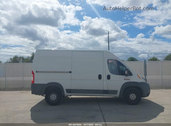 3C6TRVCG7GE109024 2016 RAM PROMASTER 2500 White Widok wnętrza z tyłu