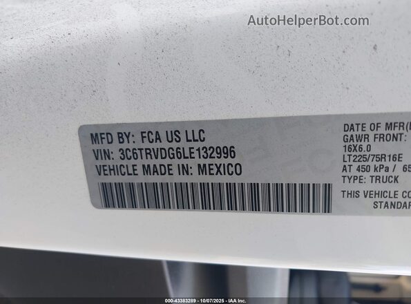 3C6TRVDG6LE132996 2020 RAM PROMASTER 2500 White Vista del compartimento del motor