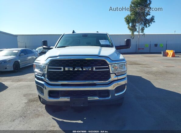 3C6UR5DL5NG436121 2022 RAM 2500 White Instrument cluster view