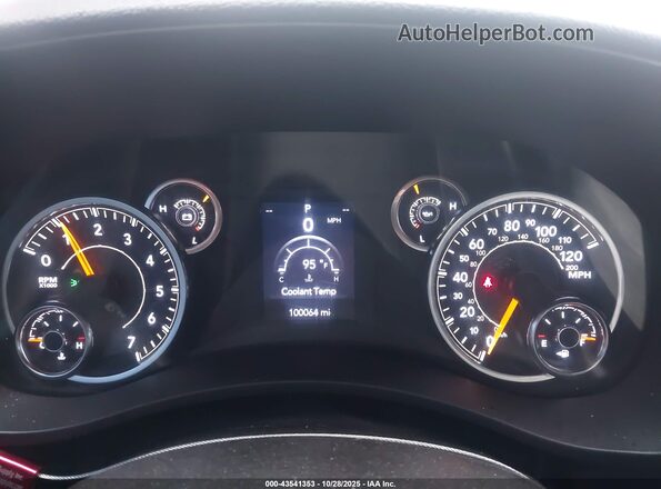 3C6UR5HJ2NG319475 2022 RAM 2500 Белый Вид задних сидений