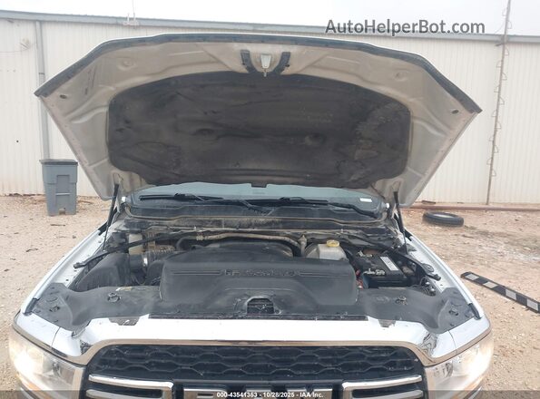3C6UR5HJ2NG319475 2022 RAM 2500 Белый Вид сзади