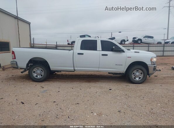 3C6UR5HJ2NG319475 2022 RAM 2500 Белый Вид задней части салона