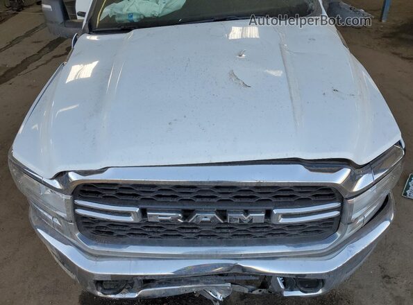 3C6UR5HJ3RG152128 2024 DODGE RAM White Vista interior trasera