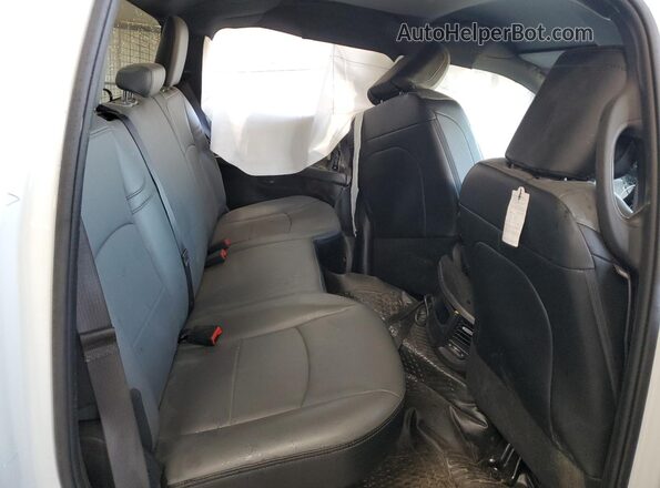 3C6UR5HJ3RG152128 2024 DODGE RAM White Vista de los asientos traseros