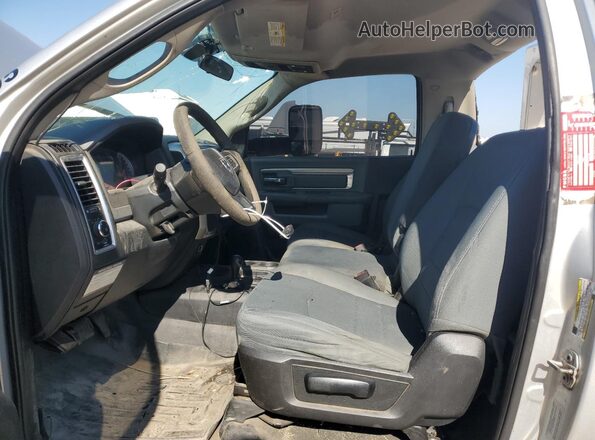3C7WRLAL5HG626003 2017 RAM 4500 Silver Вид салону спереду