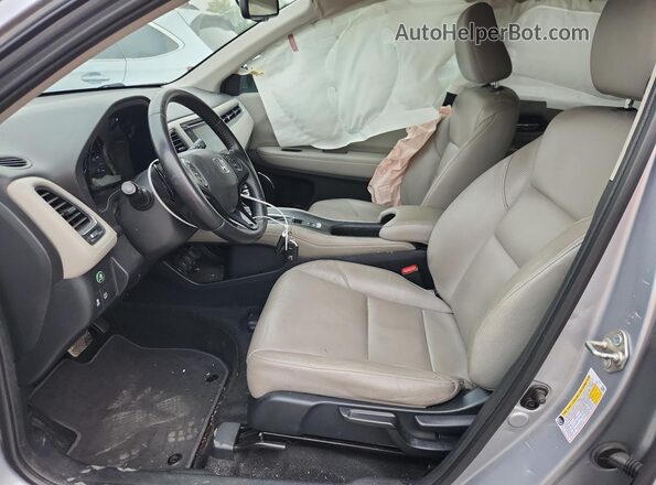 3CZRU6H71JM727513 2018 HONDA HR-V Silver Front interior view