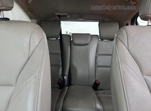 3CZRU6H71JM727513 2018 HONDA HR-V Silver Rear seats view