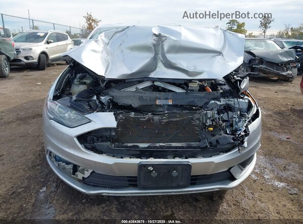 3FA6P0LU9HR325462 2017 FORD FUSION HYBRID Серебряный Вид спереди