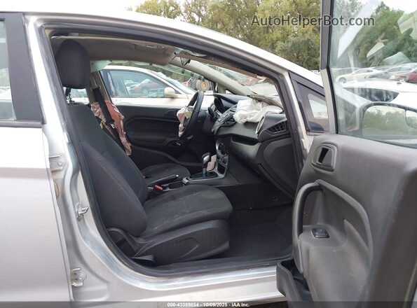 3FADP4BJ0JM146719 2018 FORD FIESTA Silver Սալոնի դիմացի տեսք