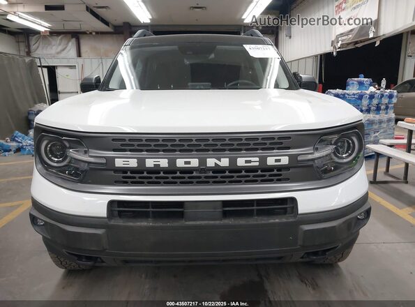 3FMCR9D93PRD08320 2023 FORD BRONCO SPORT White ხელსაწყოთა პანელის ხედი