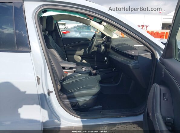 3FMTK3R73RMA05742 2024 FORD MUSTANG MACH-E PREMI Gray Front interior view