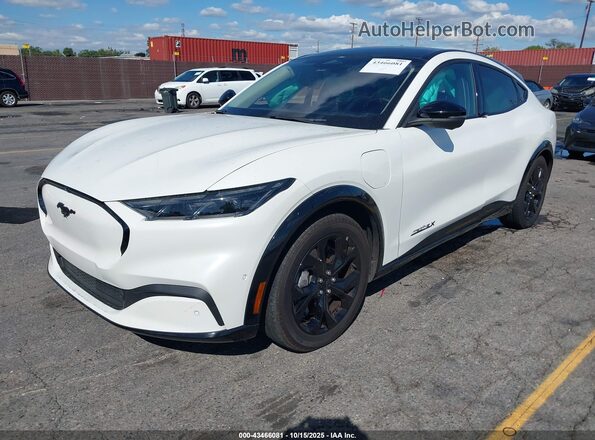 3FMTK3R78RMA18406 2024 FORD MUSTANG MACH-E PREMI White Vista tres cuartos delantera izquierda