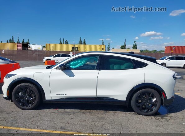 3FMTK3R78RMA18406 2024 FORD MUSTANG MACH-E PREMI White Vista interior trasera