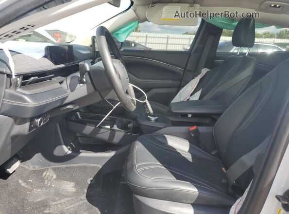 3FMTK3SU9PMA89157 2023 FORD MUSTANG MACH-E PREMI Silver Widok wnętrza z przodu
