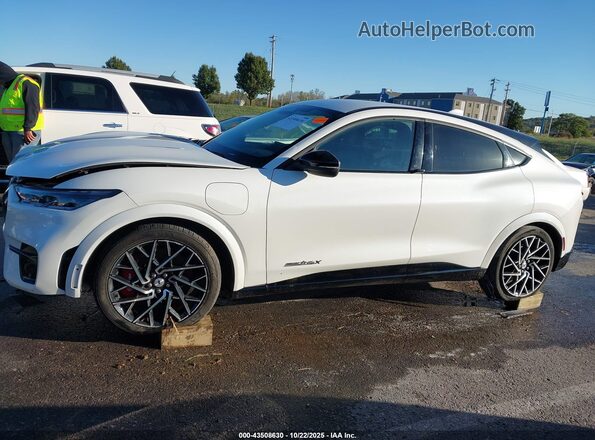 3FMTK4SX9MME01909 2021 FORD MUSTANG MACH-E White Vista interior de 360 grados