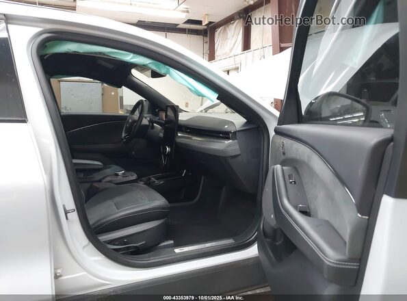 3FMTK4SXXPMA12183 2023 FORD MUSTANG MACH-E Gray Vista interior delantera